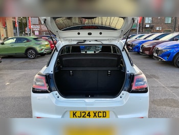 Used Suzuki Swift 2024 for sale - 76401916: Photo