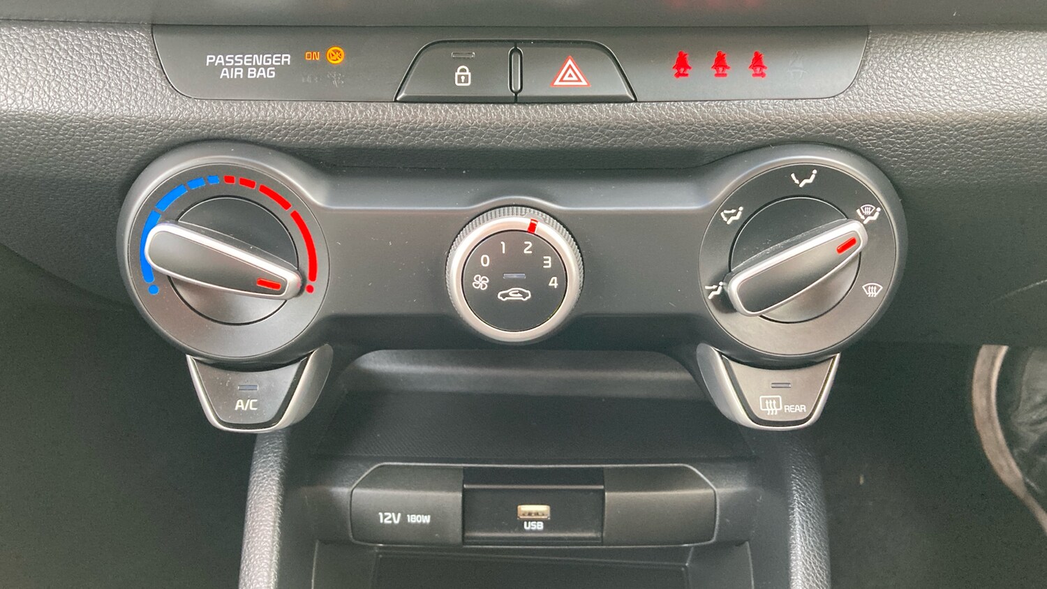 Used Kia Stonic 2022 for sale - 77689132: Photo 23