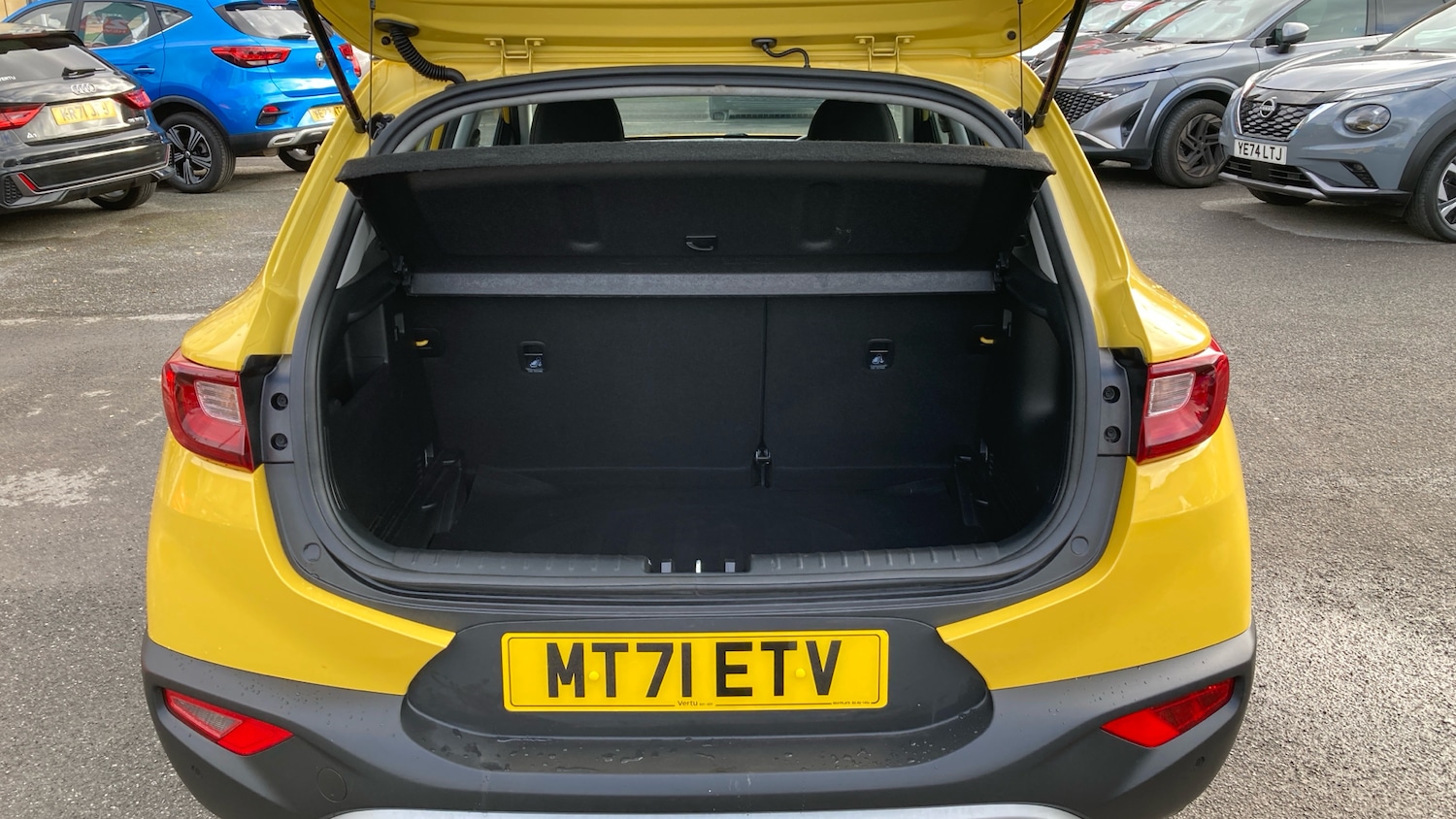 Used Kia Stonic 2022 for sale - 77689132: Photo 4