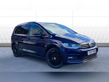 Used Volkswagen Touran 2017 for sale - 76077109: Photo