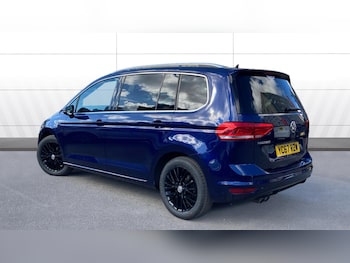 Used Volkswagen Touran 2017 for sale - 76077109: Photo