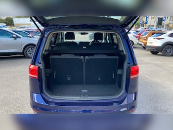 Used Volkswagen Touran 2017 for sale - 76077109: Photo