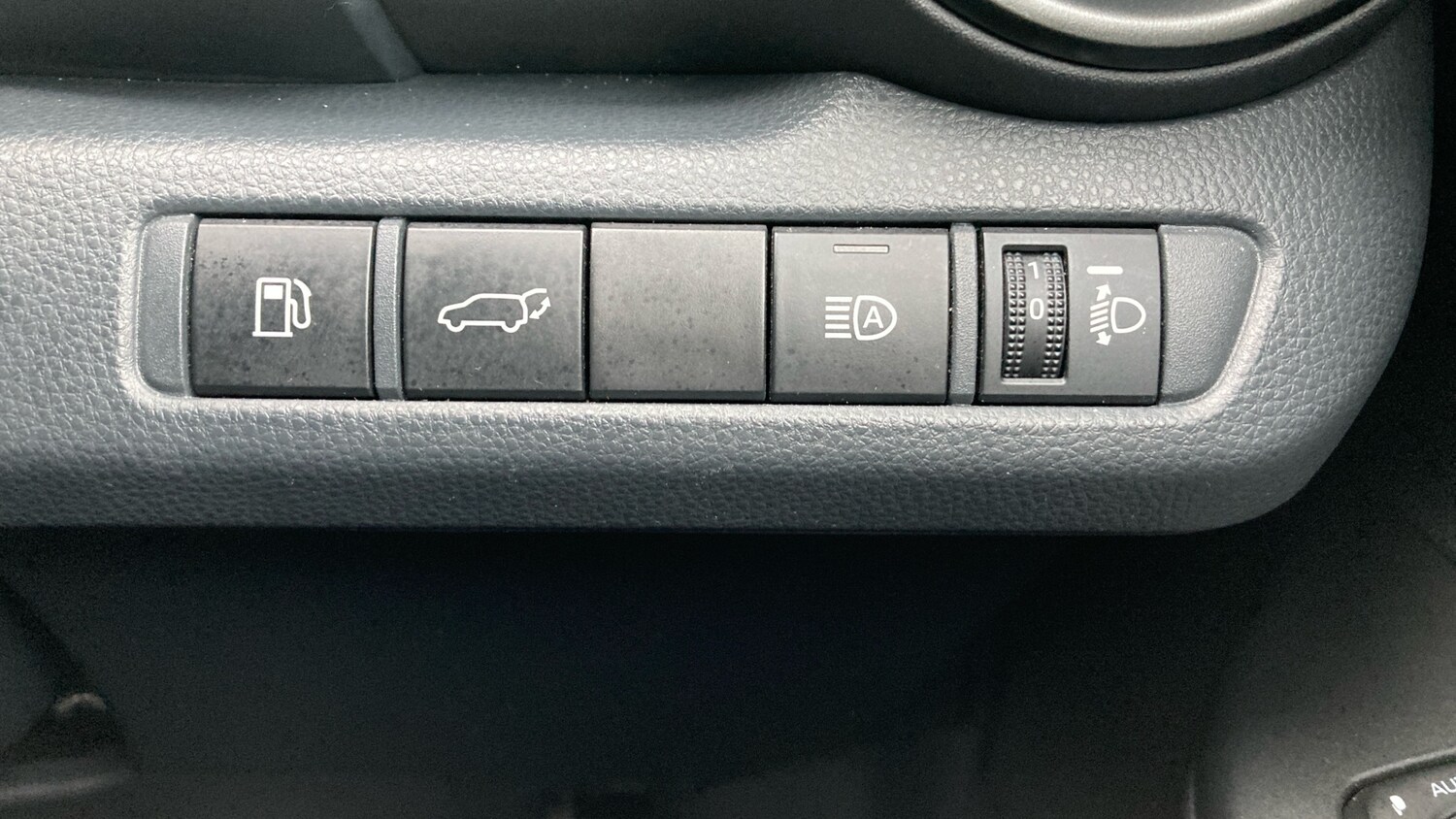 Used Toyota C-HR 2024 for sale - 77902298: Photo 31