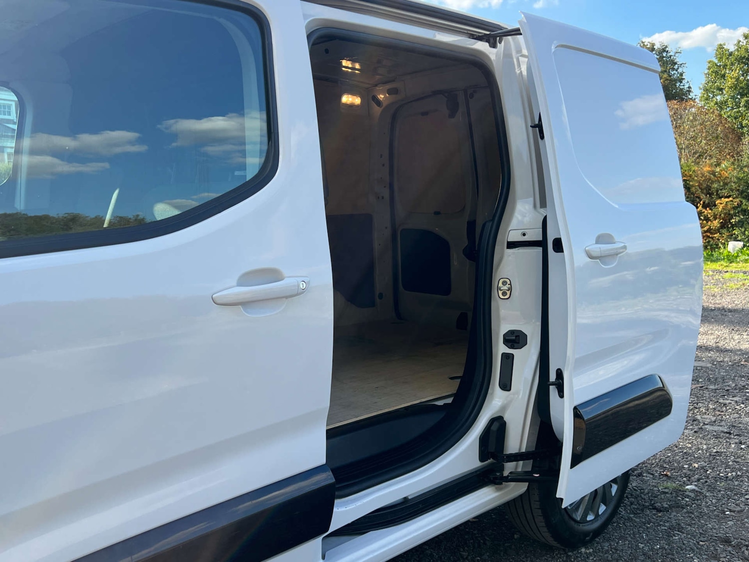 Used Peugeot Partner 2024 for sale - 76077945: Photo 11