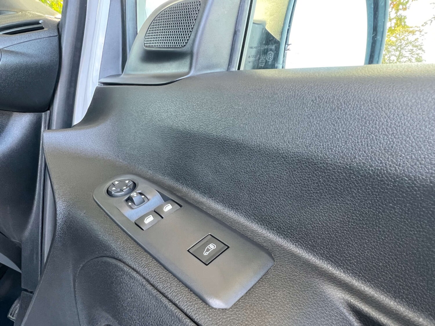 Used Peugeot Partner 2024 for sale - 76077945: Photo 33