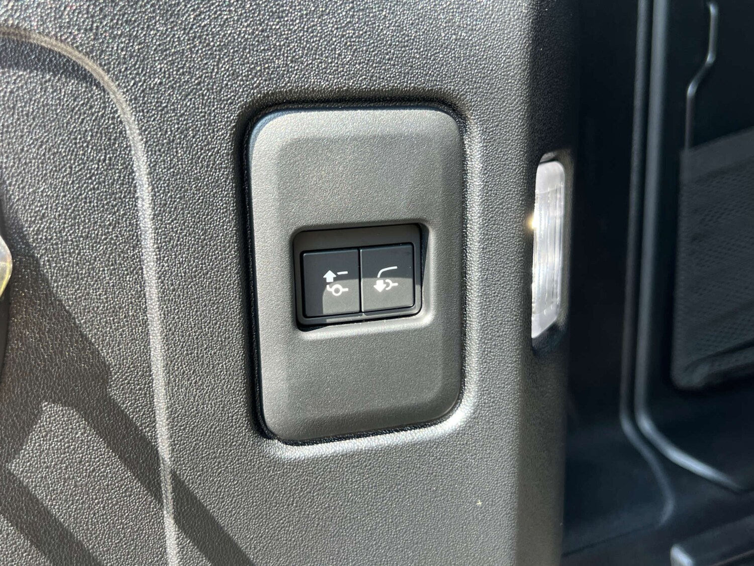 Used Land Rover Defender 2023 for sale - 77523109: Photo 17