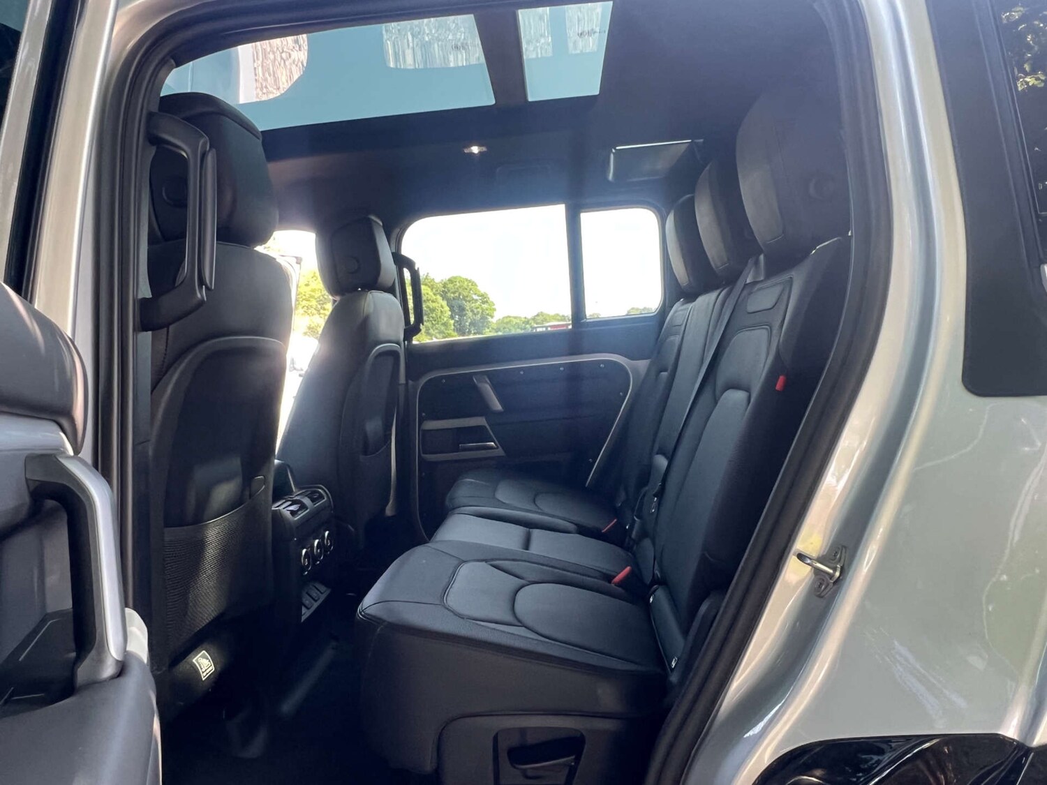 Used Land Rover Defender 2023 for sale - 77523109: Photo 26