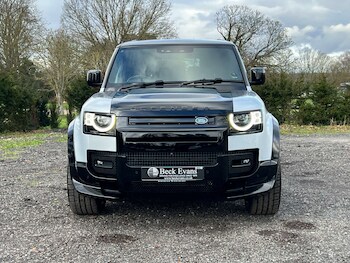 Used Land Rover Defender 2023 for sale - 77523109: Photo