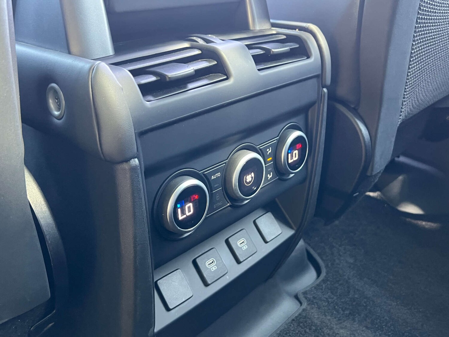 Used Land Rover Defender 2023 for sale - 77523109: Photo 40