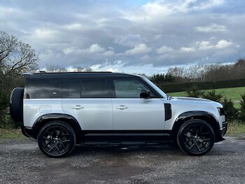 Used Land Rover Defender 2023 for sale - 77523109: Photo