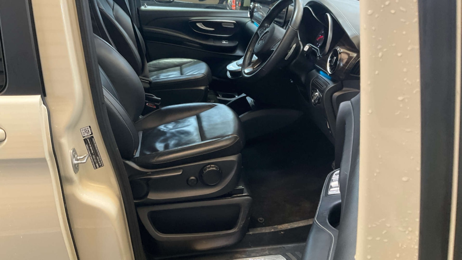 Used Mercedes-Benz V-Class 2021 for sale - 77045737: Photo 2