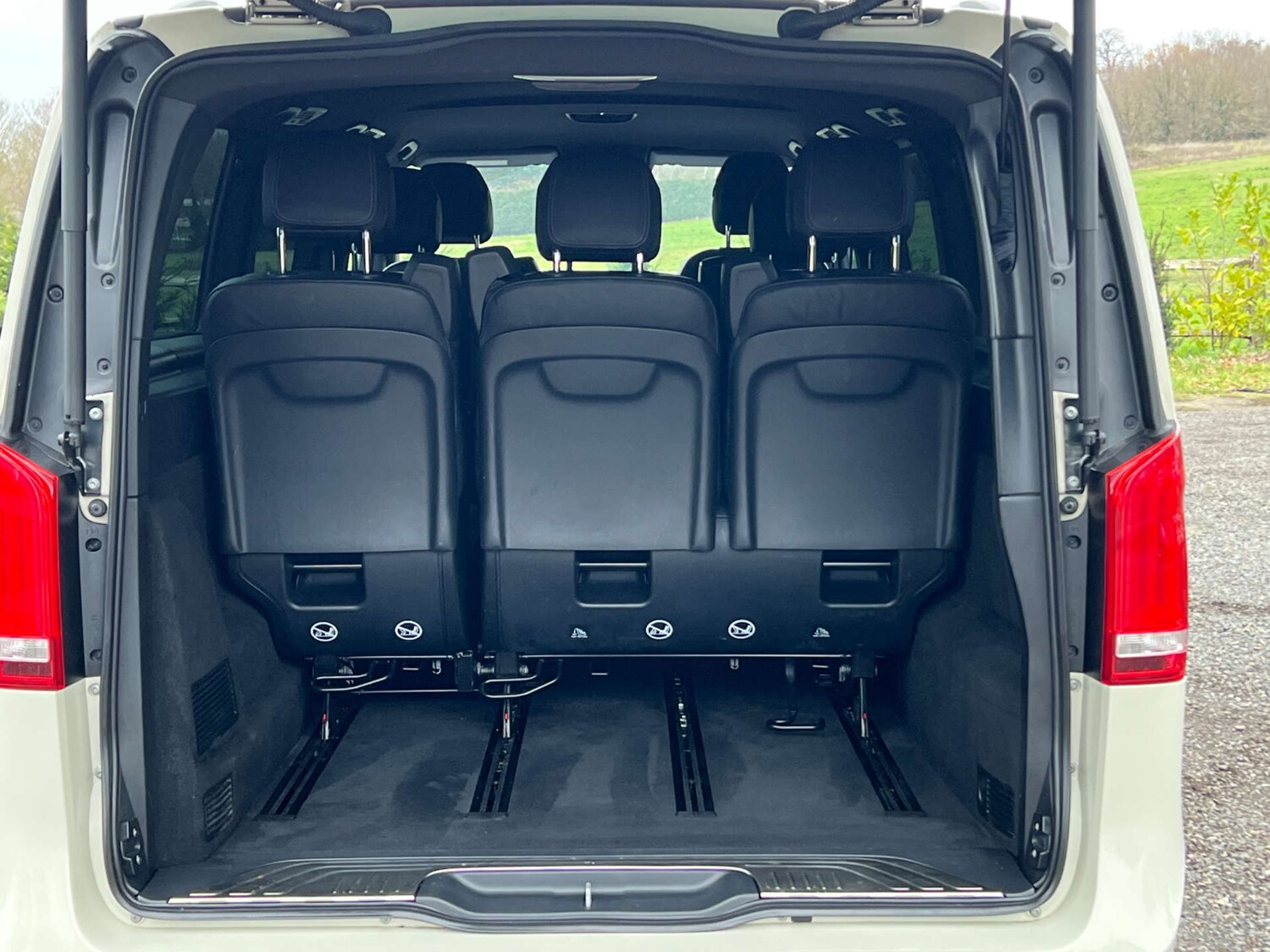 Used Mercedes-Benz V-Class 2021 for sale - 77045737: Photo 29