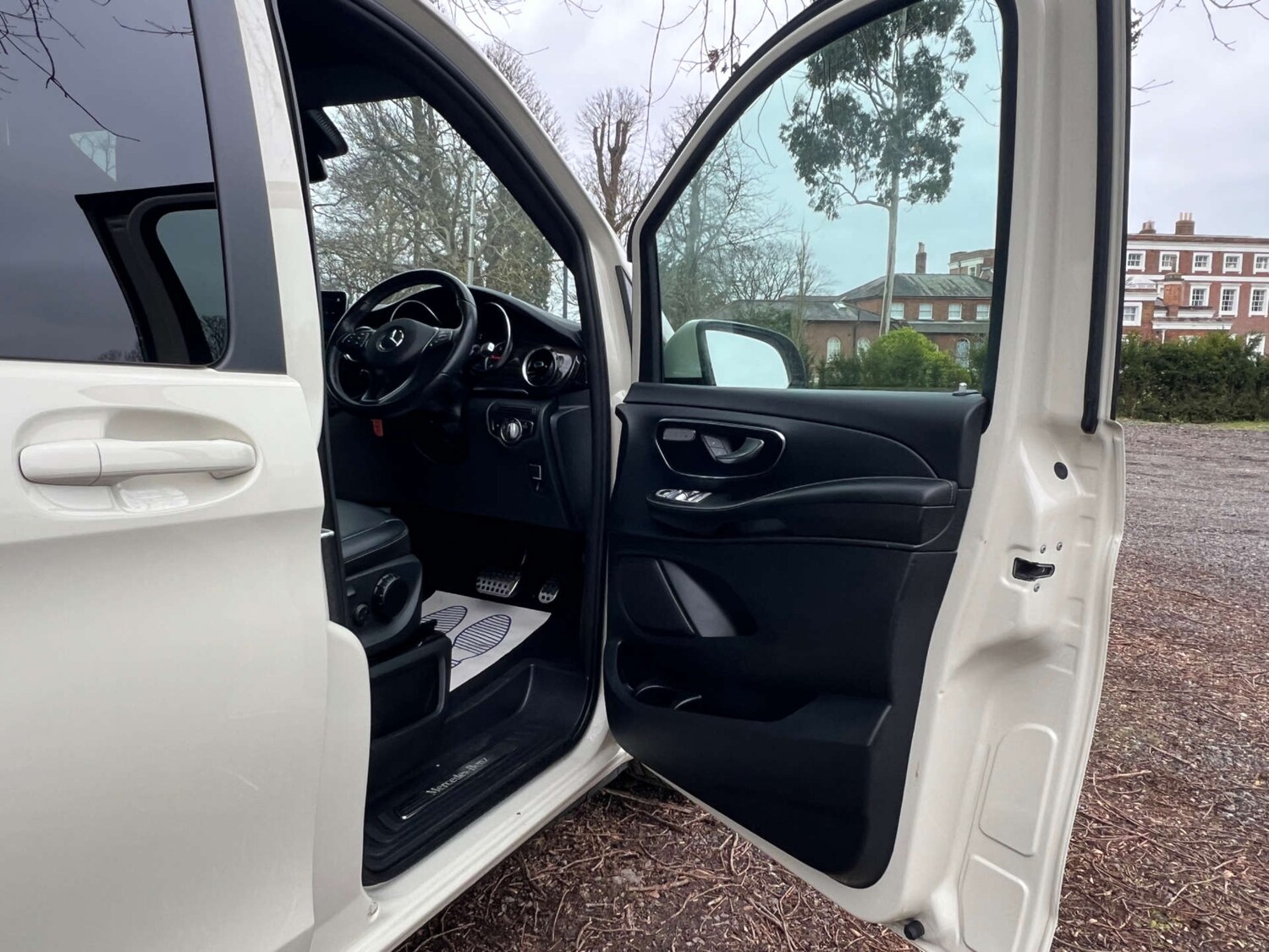 Used Mercedes-Benz V-Class 2021 for sale - 77045737: Photo 36