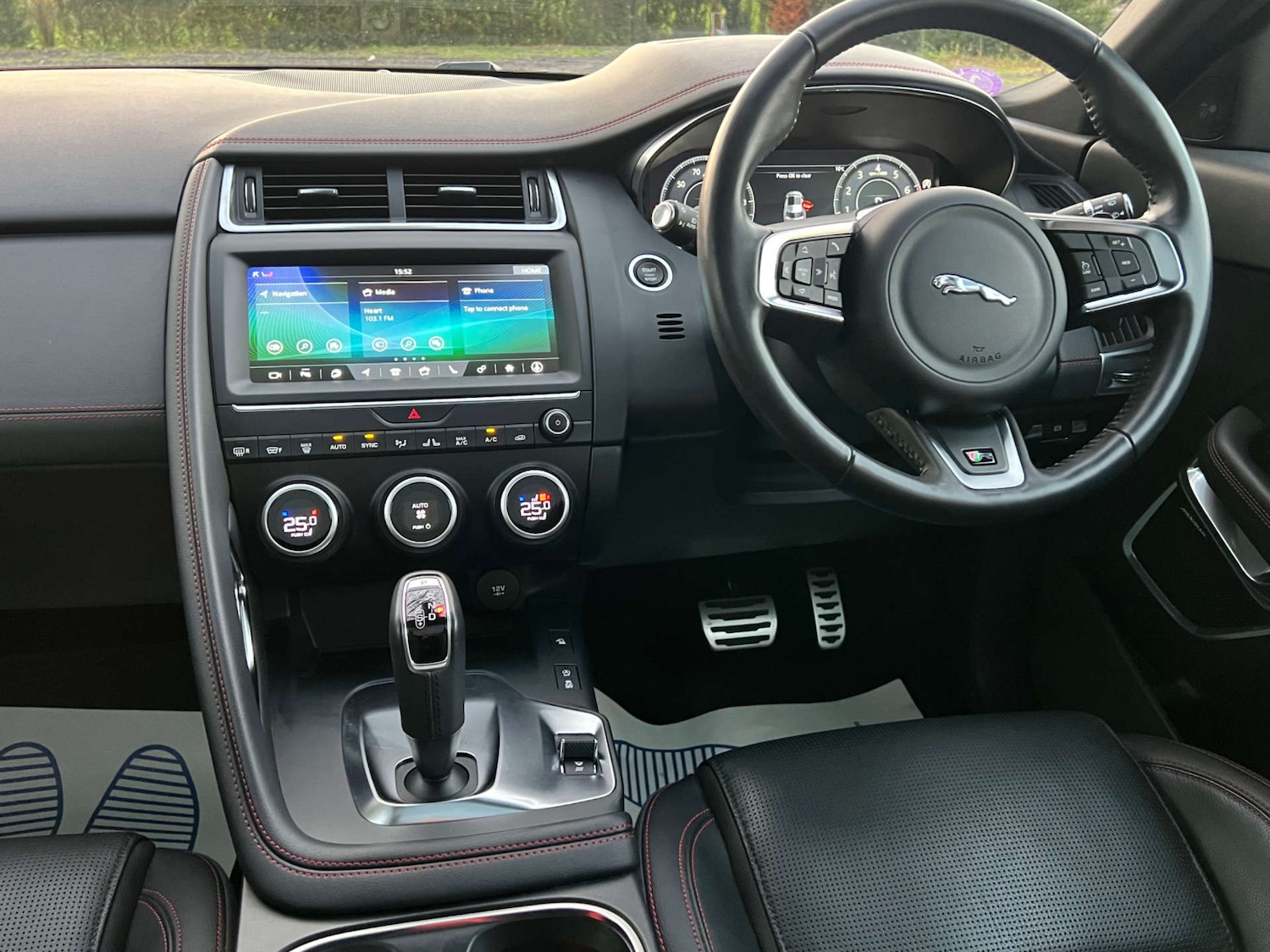 Used Jaguar E-Pace 2020 for sale - 76762536: Photo 4