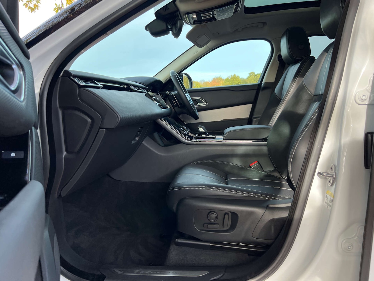 Used Land Rover Range Rover Velar 2023 for sale - 76391179: Photo 37