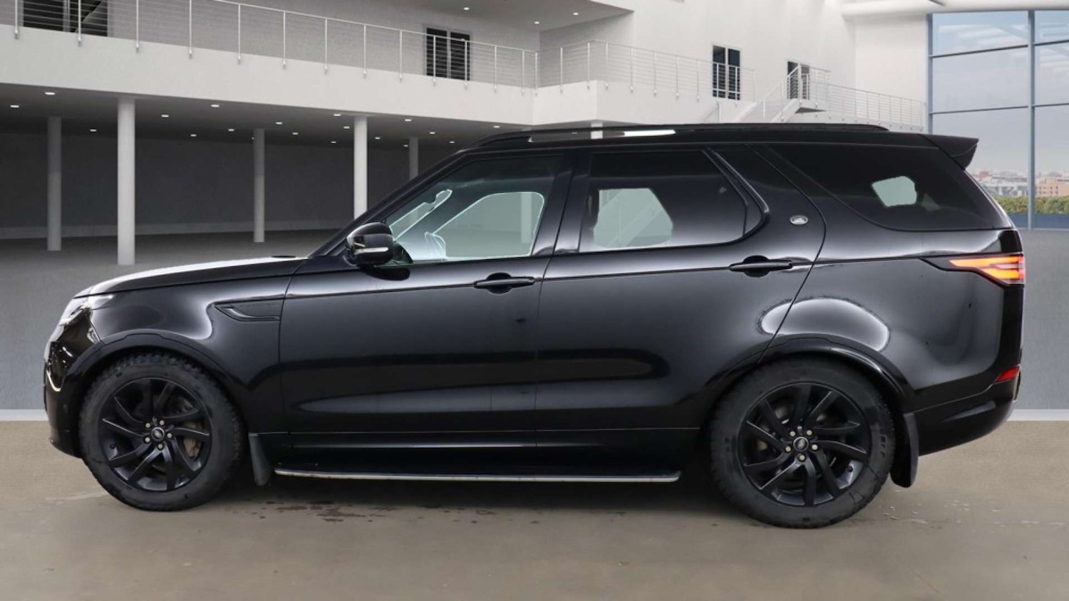 Used Land Rover Discovery 2019 for sale - 76694812: Photo 11