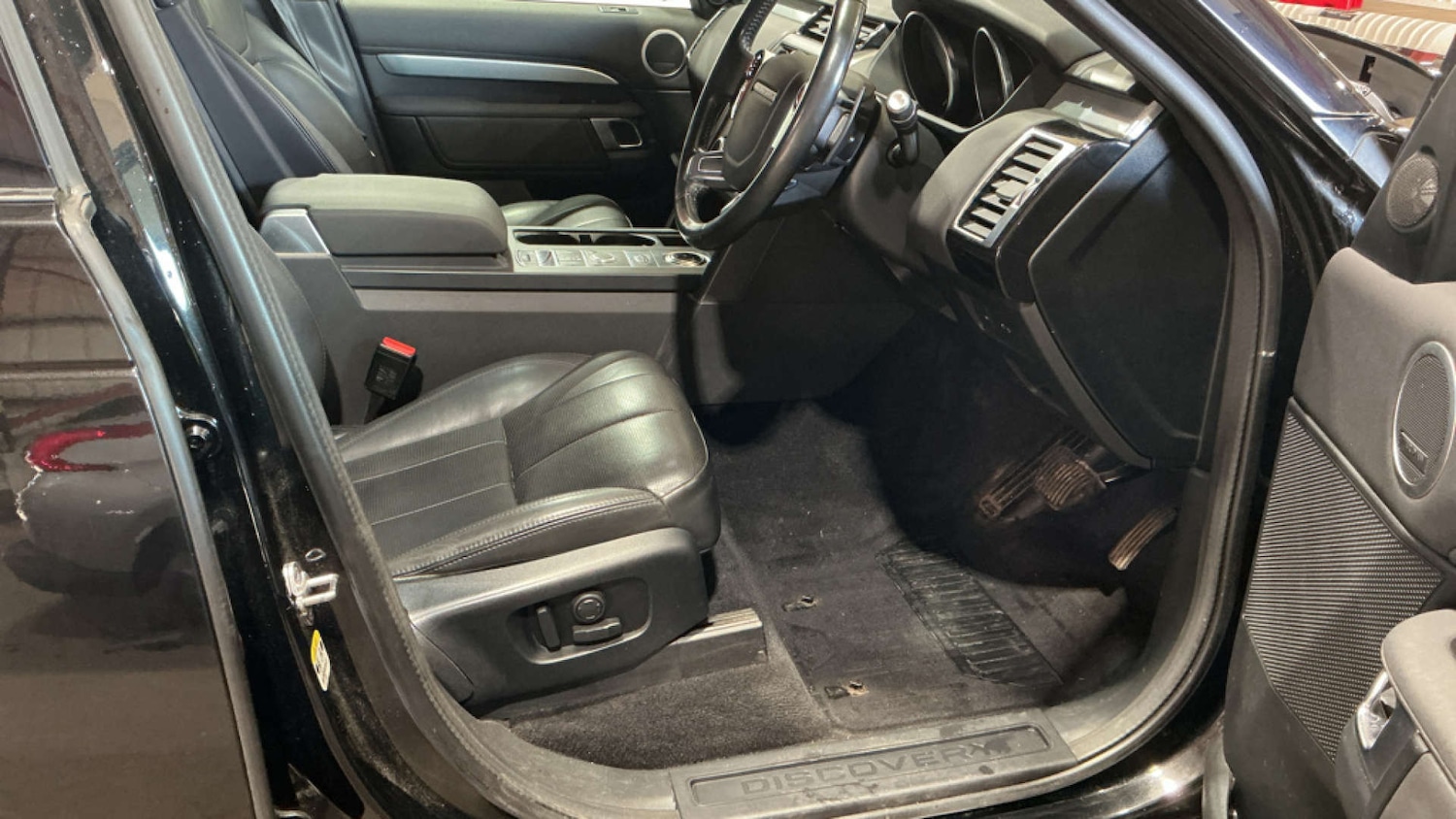 Used Land Rover Discovery 2019 for sale - 76694812: Photo 2