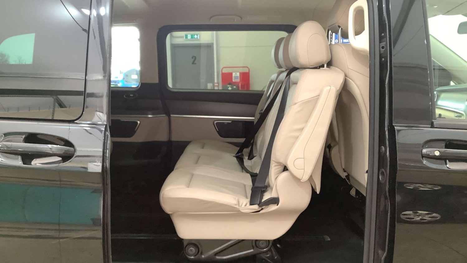 Used Mercedes-Benz V-Class 2024 for sale - 76647105: Photo 14