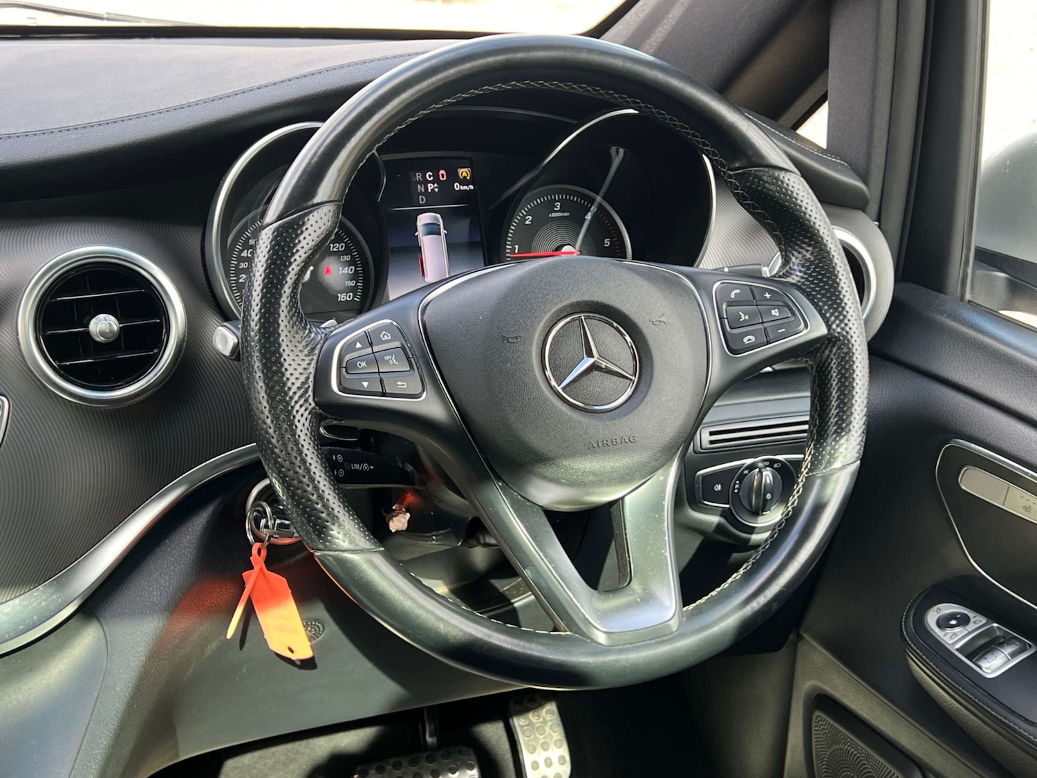 Used Mercedes-Benz V-Class 2018 for sale - 78003836: Photo 38