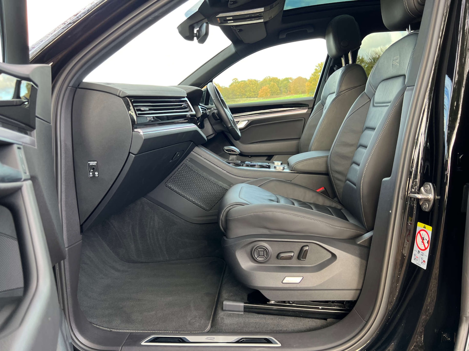 Used Volkswagen Touareg 2023 for sale - 76567774: Photo 43