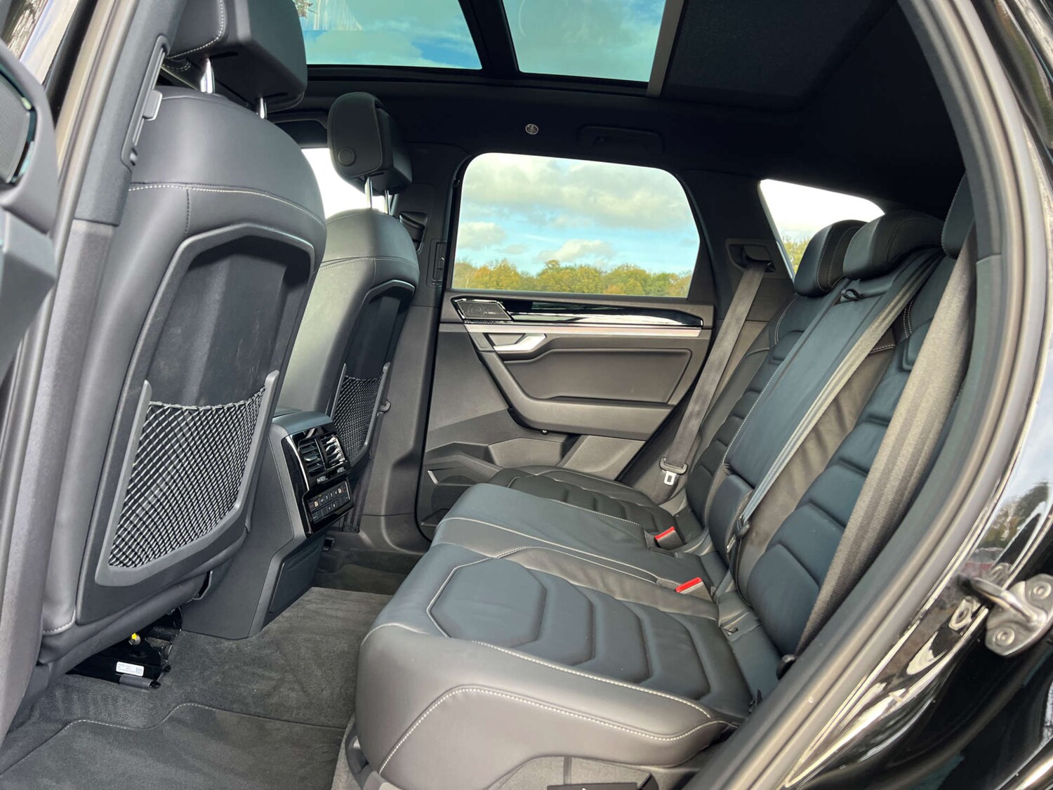 Used Volkswagen Touareg 2023 for sale - 76830156: Photo 38