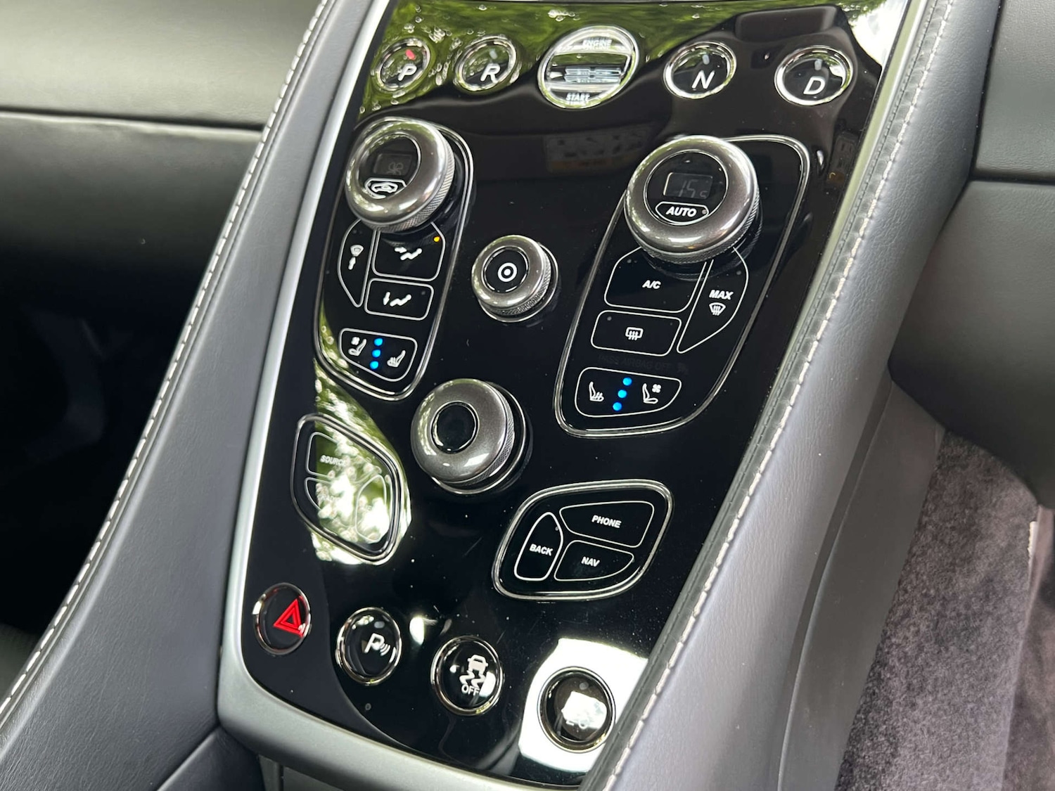Used Aston Martin Vanquish 2013 for sale - 76277495: Photo 13