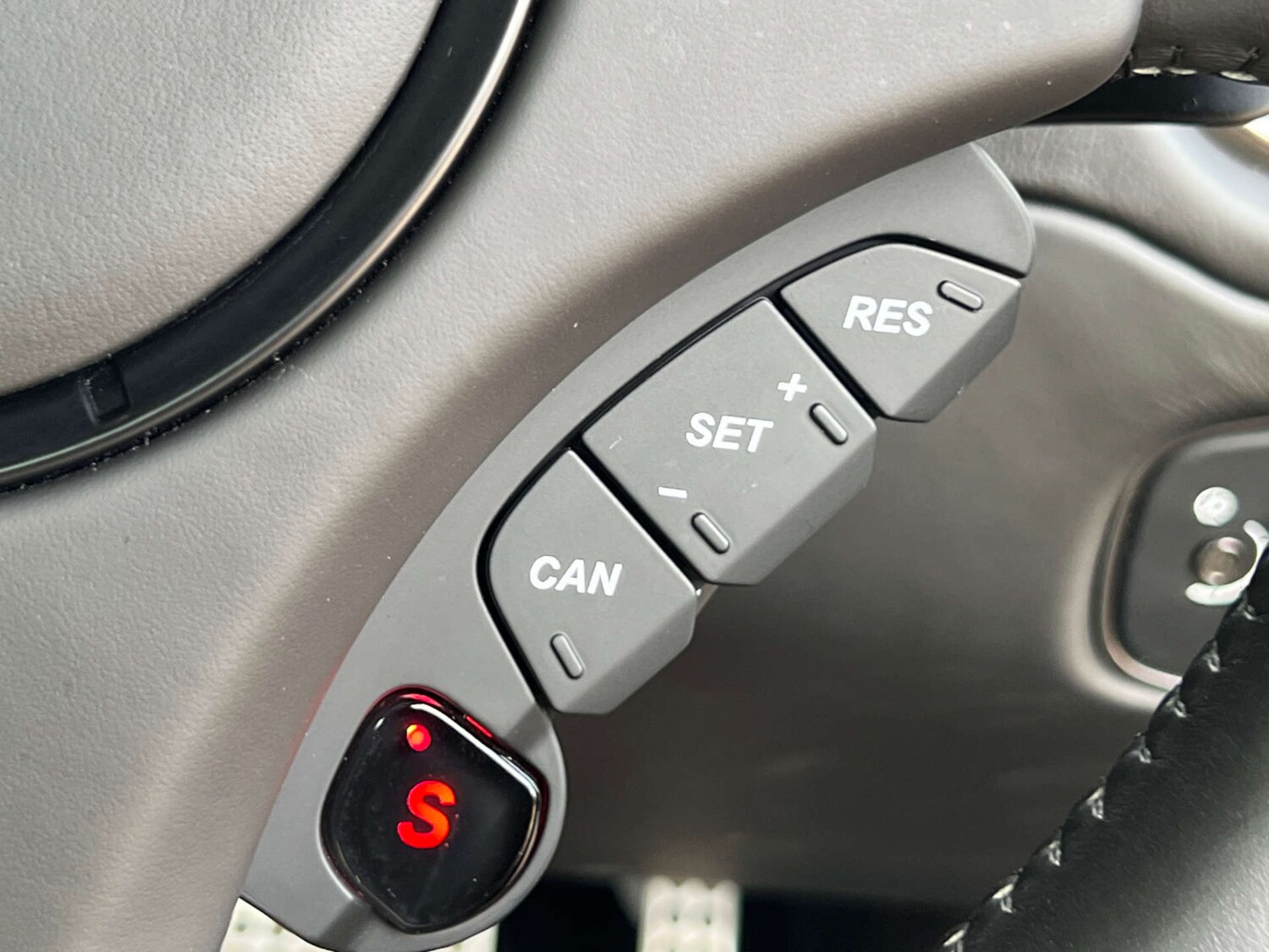Used Aston Martin Vanquish 2013 for sale - 76277495: Photo 52