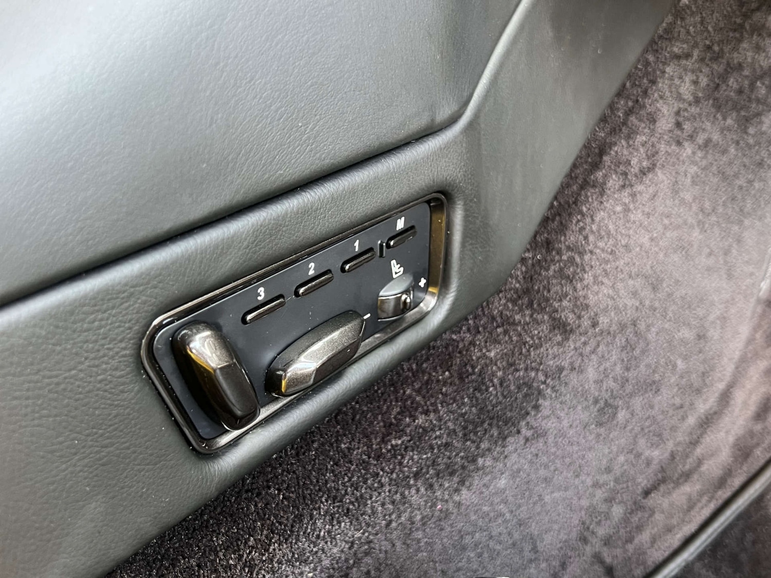 Used Aston Martin Vanquish 2013 for sale - 76277495: Photo 55