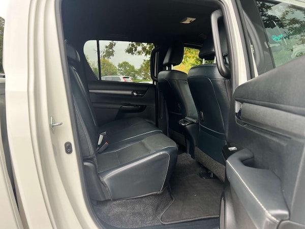 Used Toyota Hilux 2023 for sale - 76198690: Photo 26