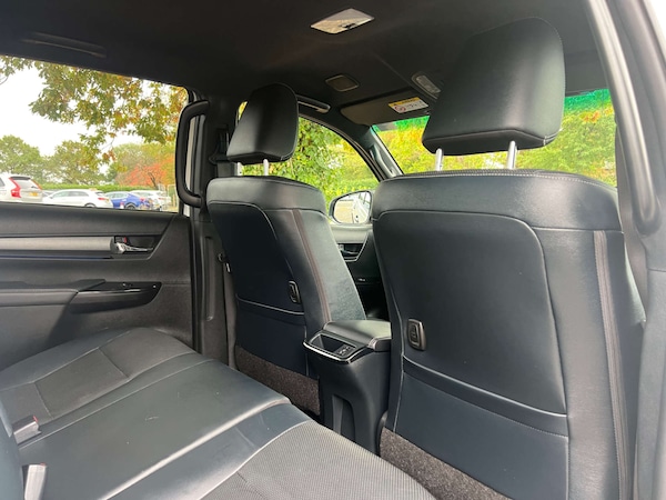 Used Toyota Hilux 2023 for sale - 76198690: Photo 31