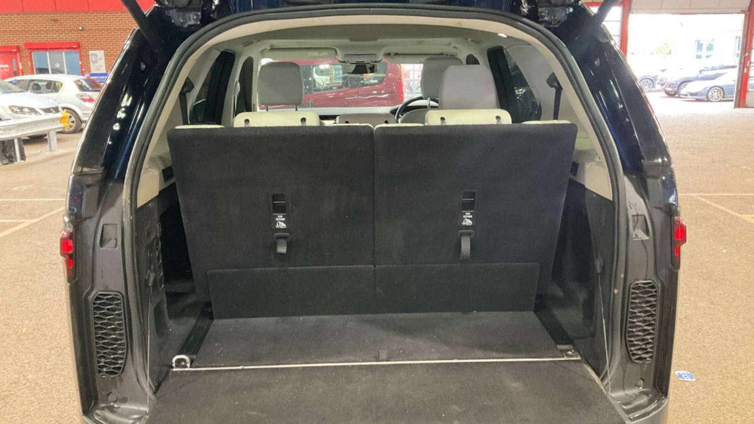 Used Land Rover Discovery 2022 for sale - 77653020: Photo 11