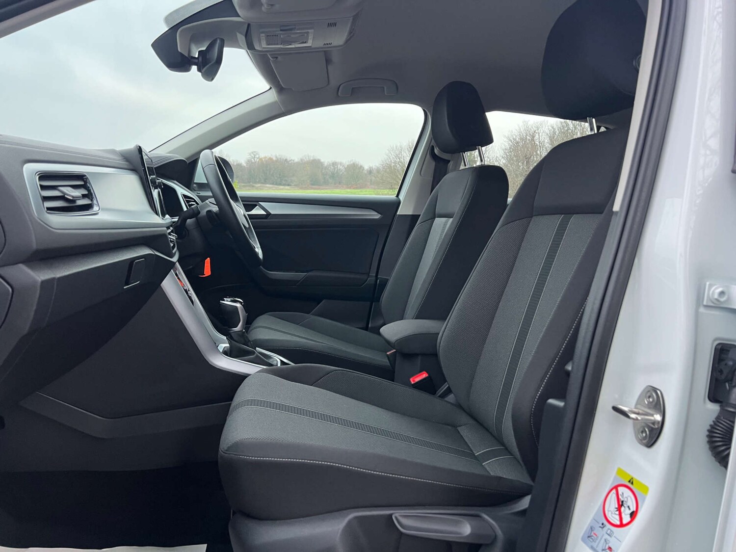 Used Volkswagen T-Roc 2023 for sale - 77022340: Photo 32