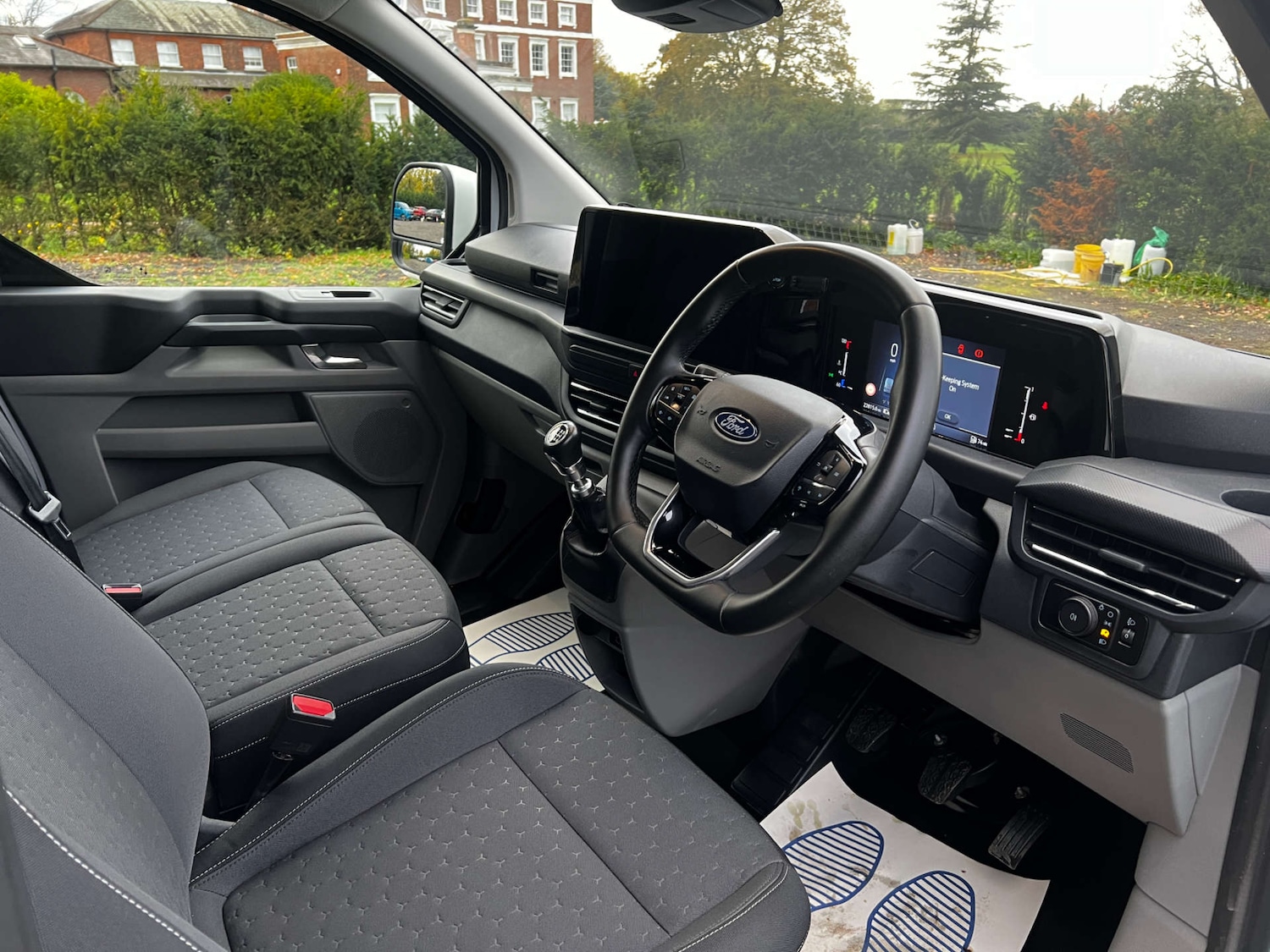 Used Ford Transit Custom 2024 for sale - 76422517: Photo 2