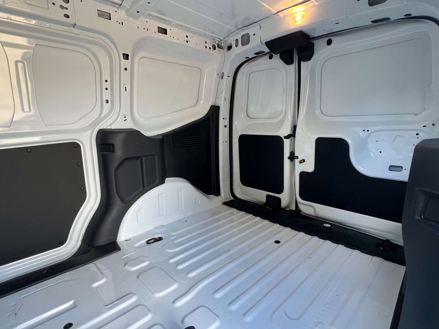 Used Ford E-Transit Courier 2025 for sale - 76340755: Photo 10