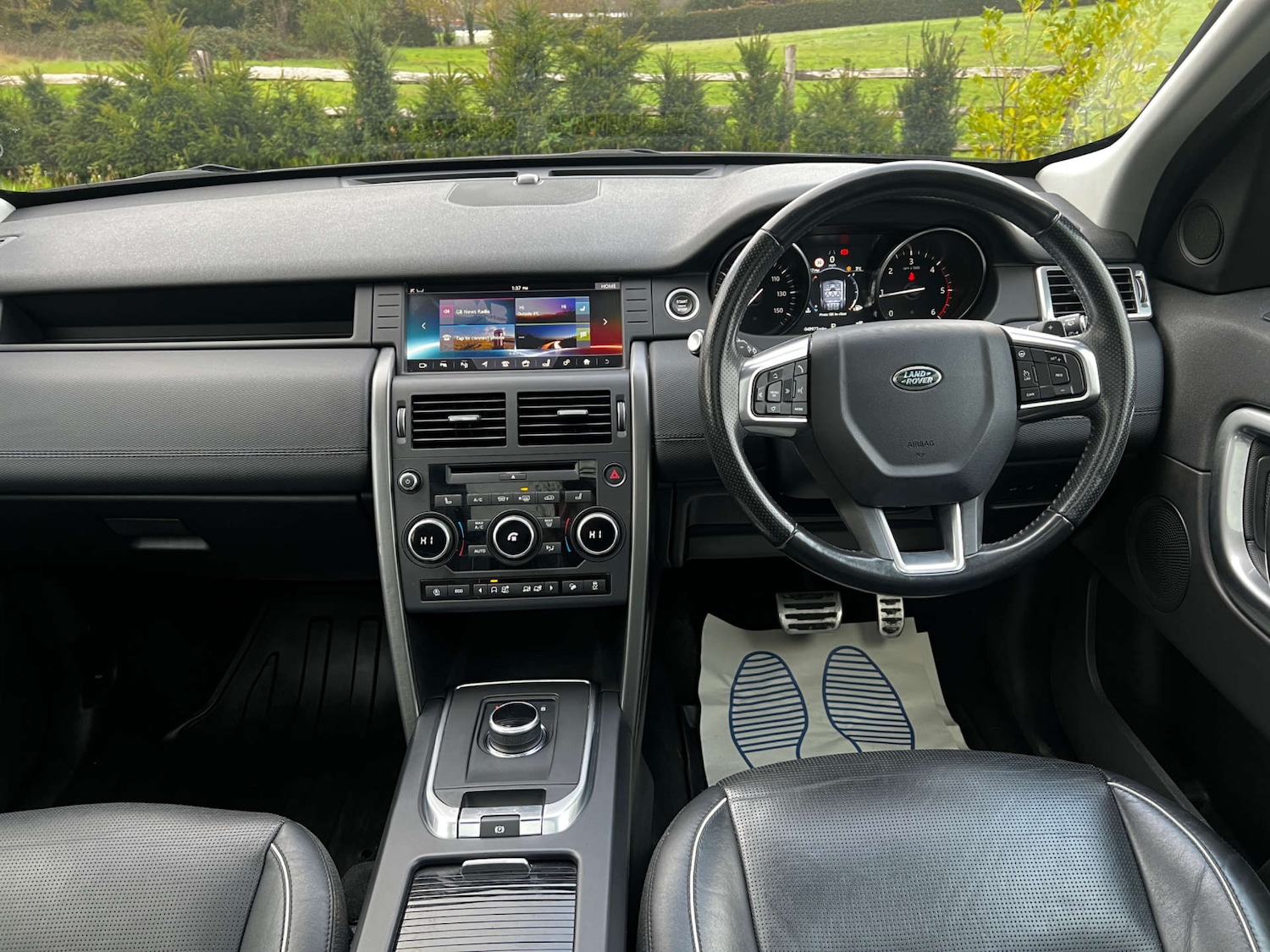 Used Land Rover Discovery Sport 2017 for sale - 76625872: Photo 2