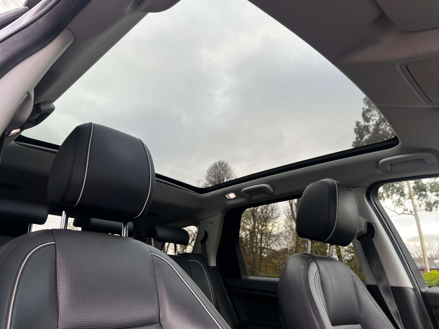 Used Land Rover Discovery Sport 2017 for sale - 76625872: Photo 4