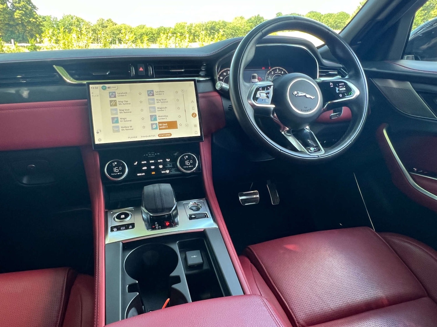 Used Jaguar F-Pace 2022 for sale - 76285150: Photo 2