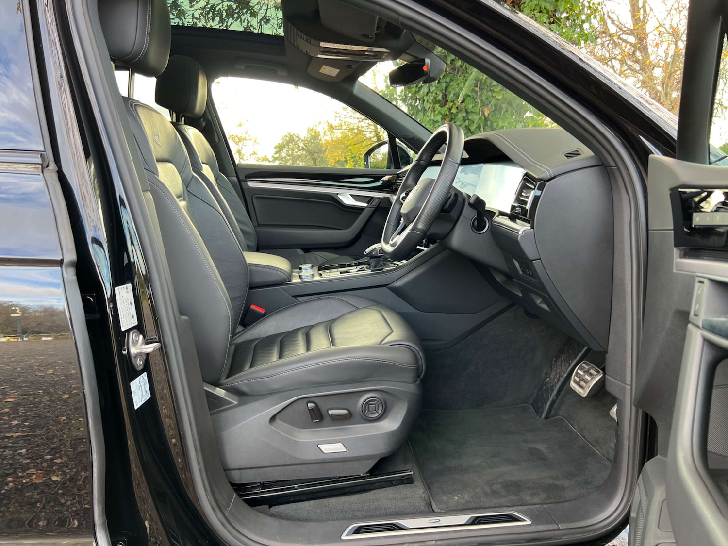 Used Volkswagen Touareg 2022 for sale - 76554460: Photo 33