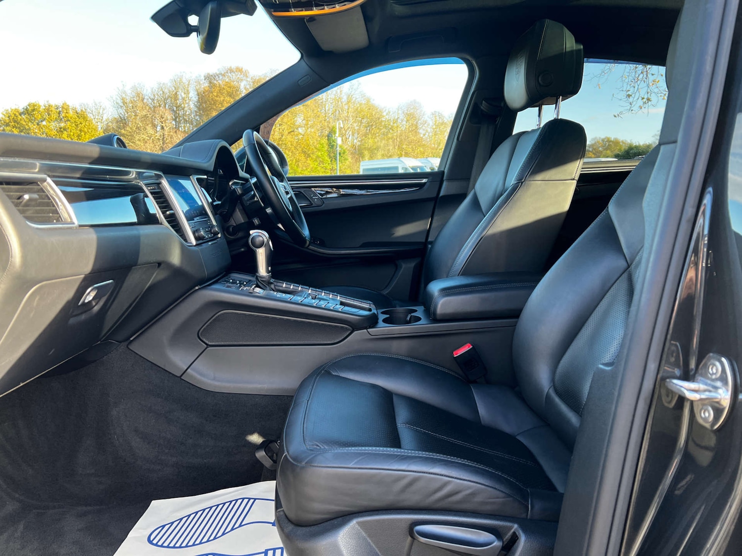 Used Porsche Macan 2017 for sale - 76686693: Photo 32