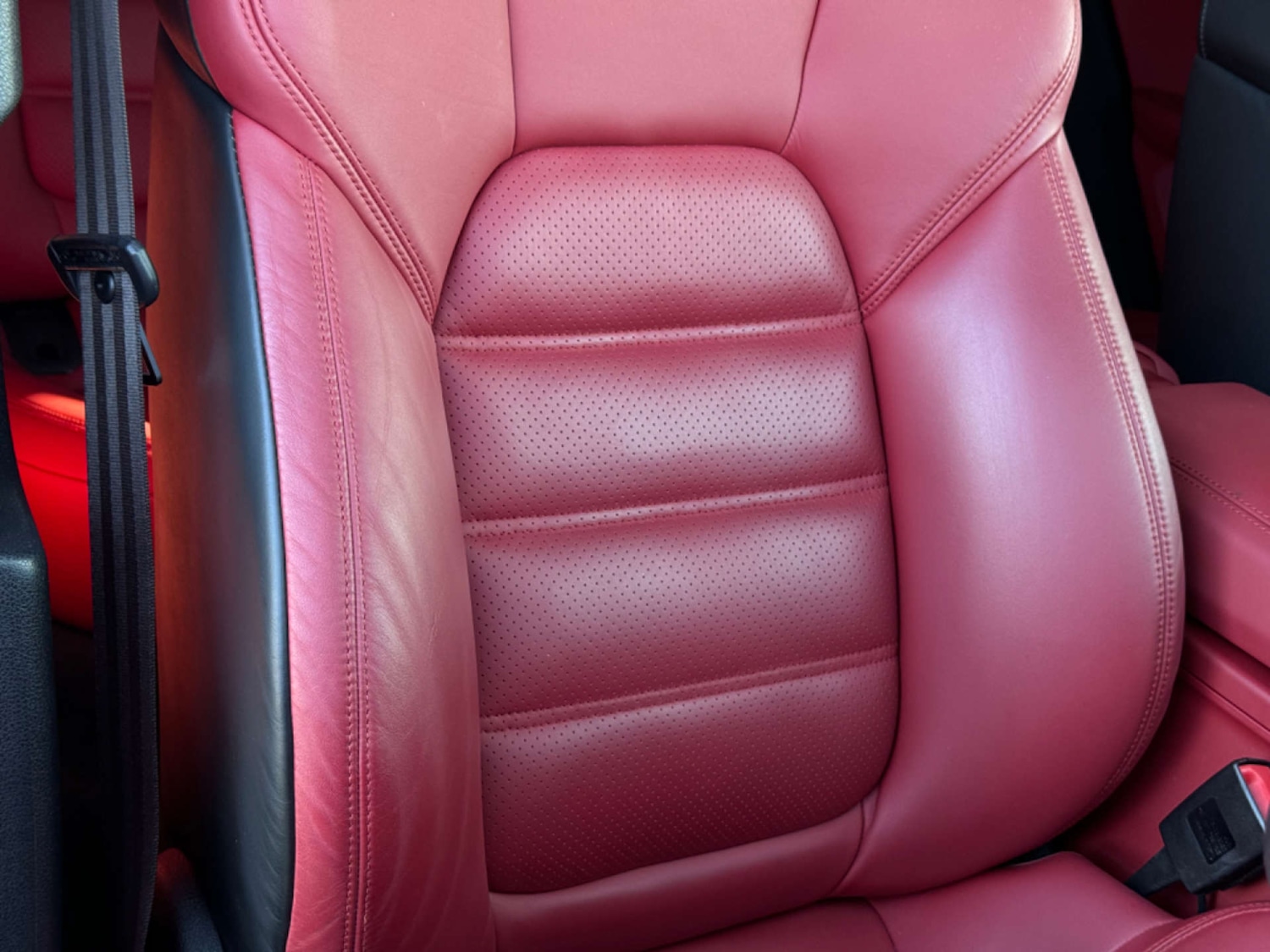 Used Porsche Macan 2021 for sale - 76277489: Photo 33