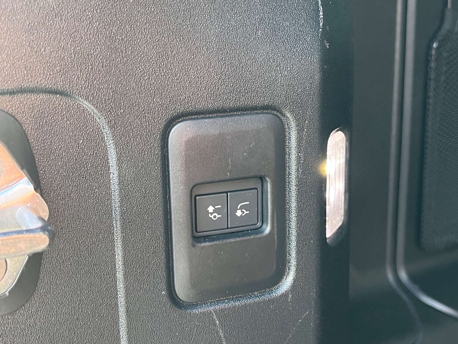 Used Land Rover Defender 2023 for sale - 77393342: Photo 19