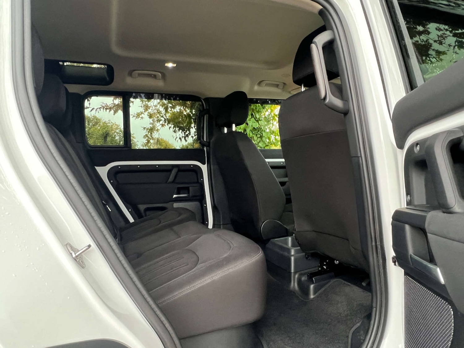 Used Land Rover Defender 2021 for sale - 76262646: Photo 11