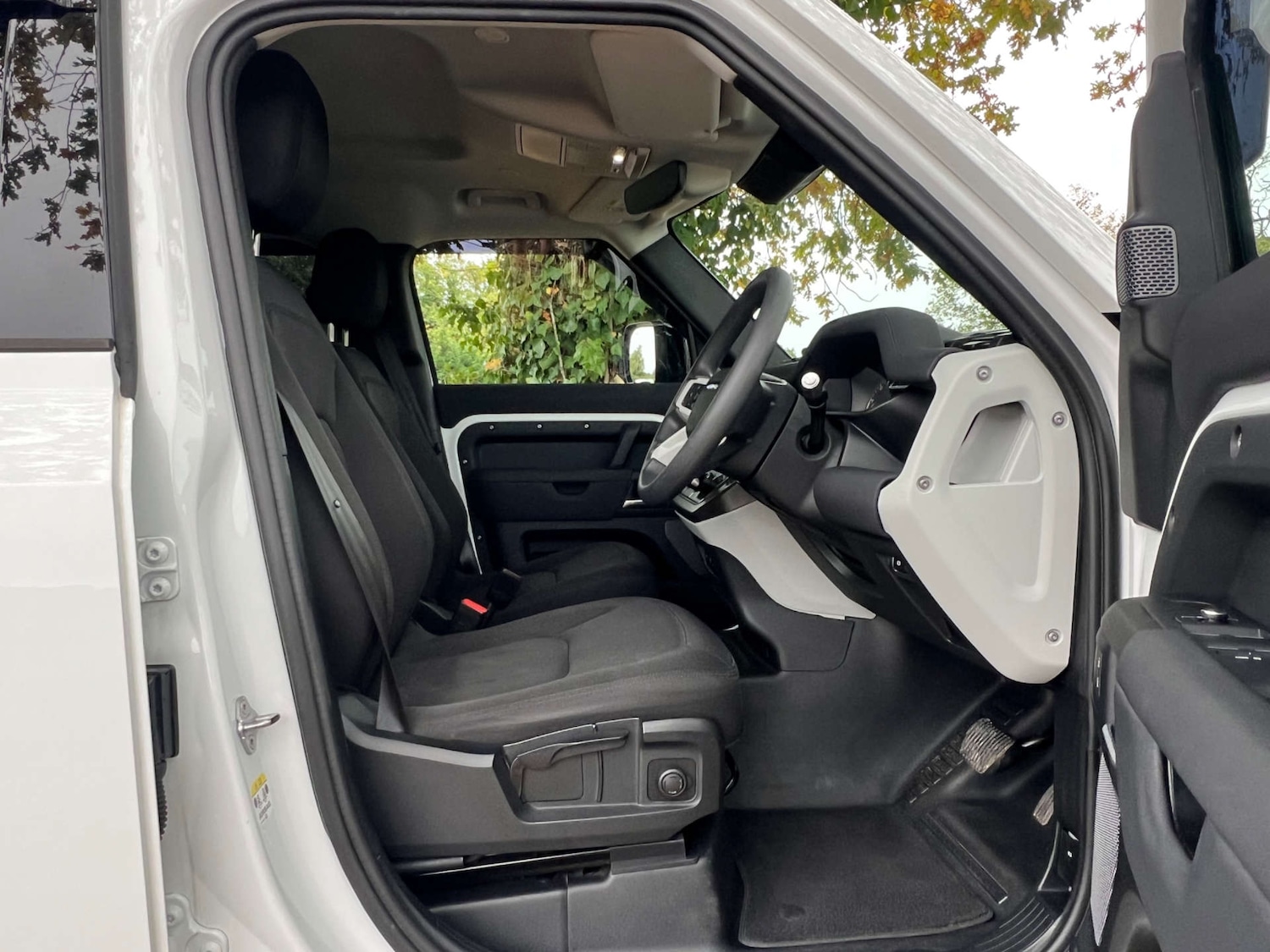 Used Land Rover Defender 2021 for sale - 76262646: Photo 20