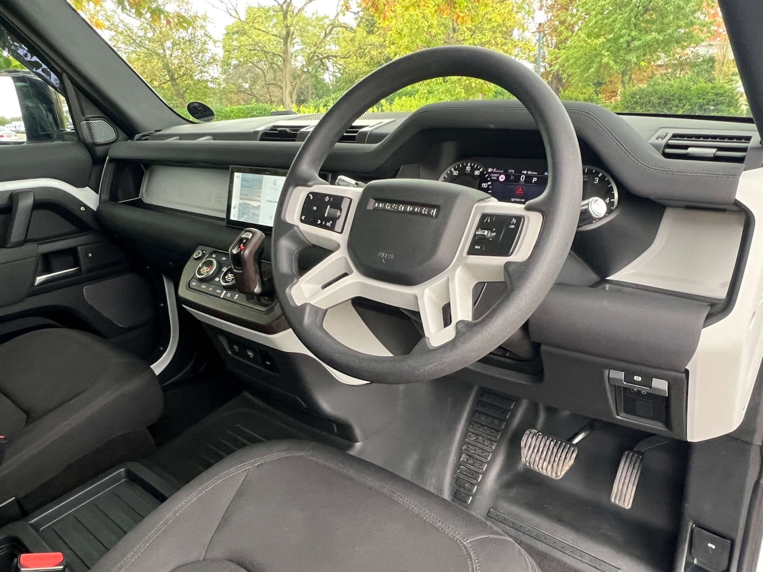 Used Land Rover Defender 2021 for sale - 76262646: Photo 32