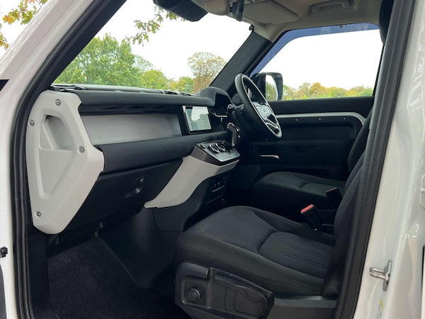 Used Land Rover Defender 2021 for sale - 76262646: Photo 33