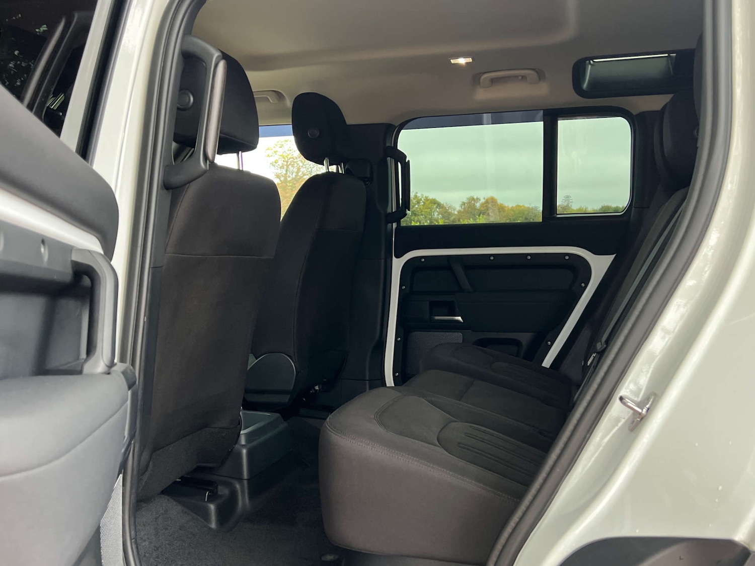 Used Land Rover Defender 2021 for sale - 76262646: Photo 37