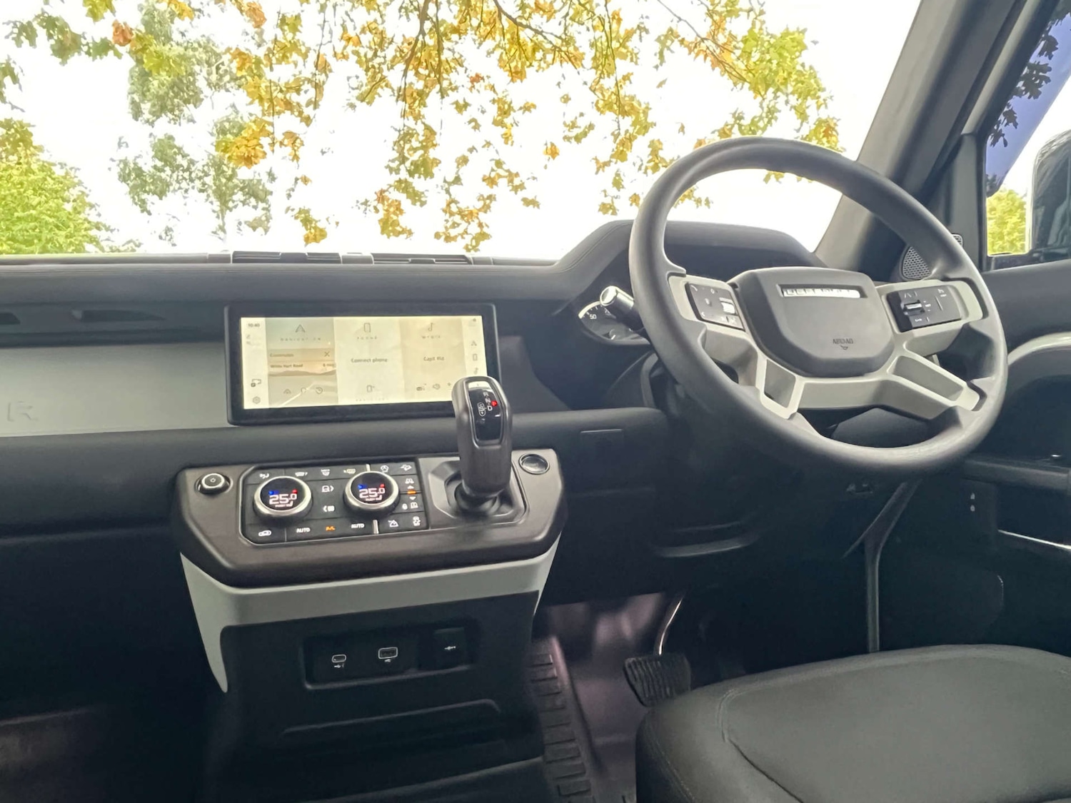 Used Land Rover Defender 2021 for sale - 76262646: Photo 4