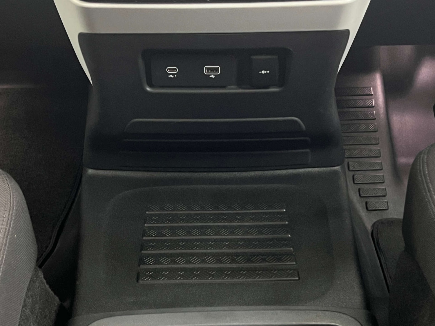 Used Land Rover Defender 2021 for sale - 76262646: Photo 44