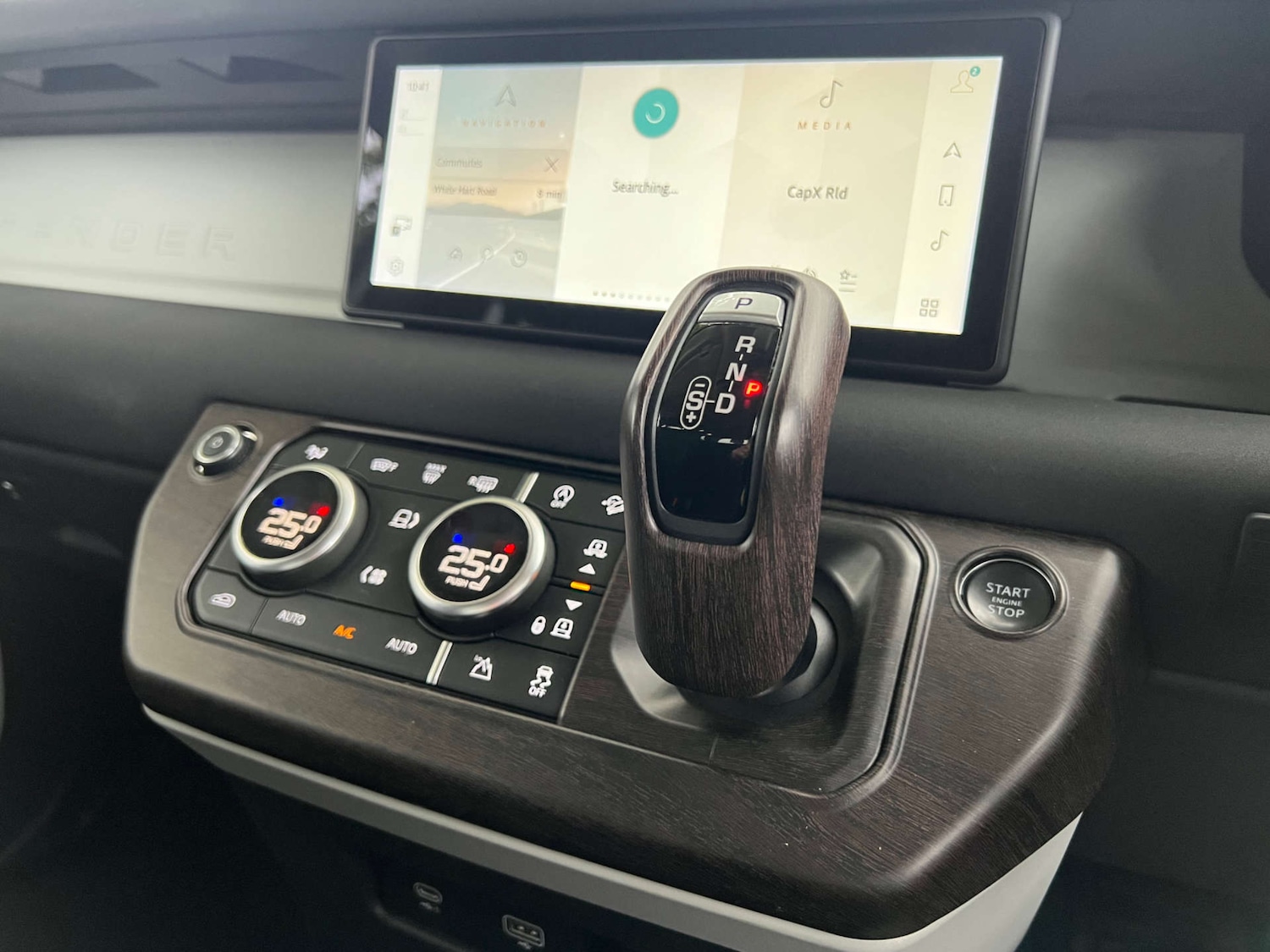 Used Land Rover Defender 2021 for sale - 76262646: Photo 46