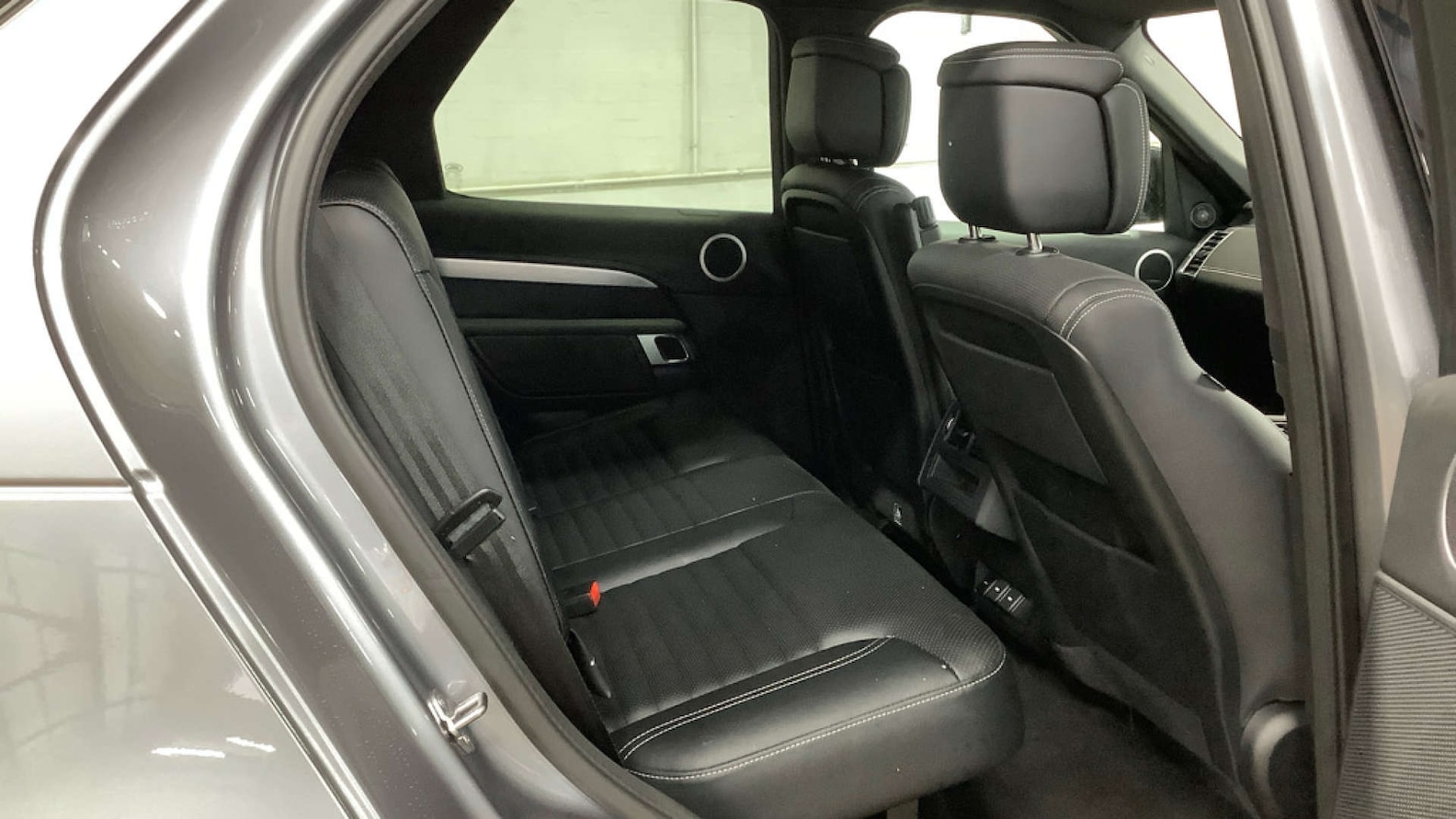 Used Land Rover Discovery 2023 for sale - 76919208: Photo 2